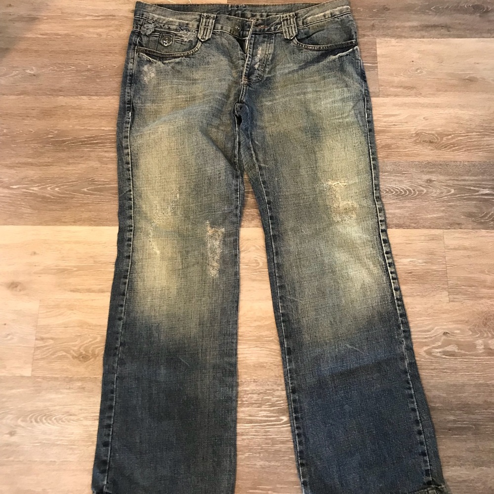 Men’s Enzo distressed jeans.